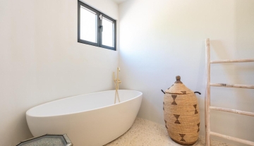 Resa Estates Ibiza modern finca villa for sale bathroom tub 3.jpg